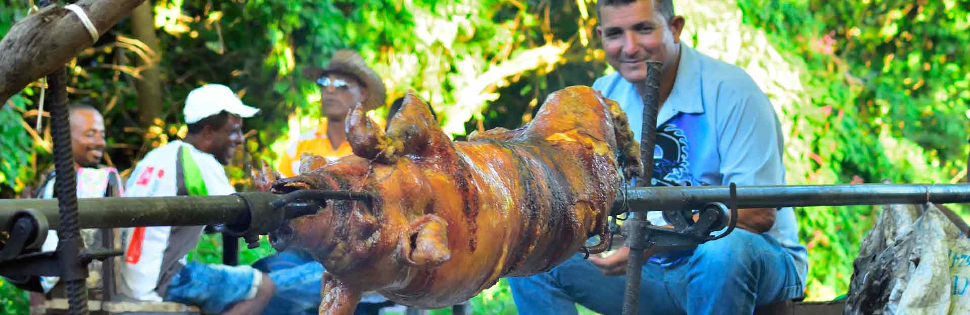 Lechón-asado-en-púa-CubaTravel